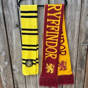 2 Harry Potter Gryffindor scarves